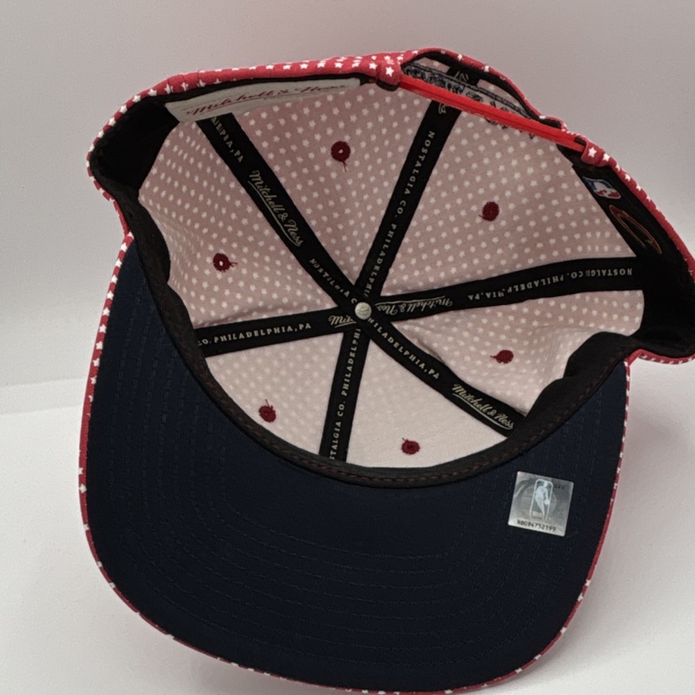Mitchell & Ness Cleveland Cavaliers NBA Snapback Cap Red White Navy Basketball - Picture 7 of 8